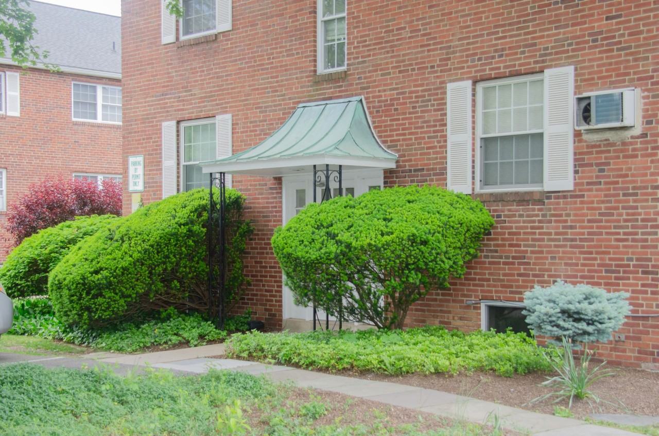 Suburban Square Apartments - Photo 3 of 32