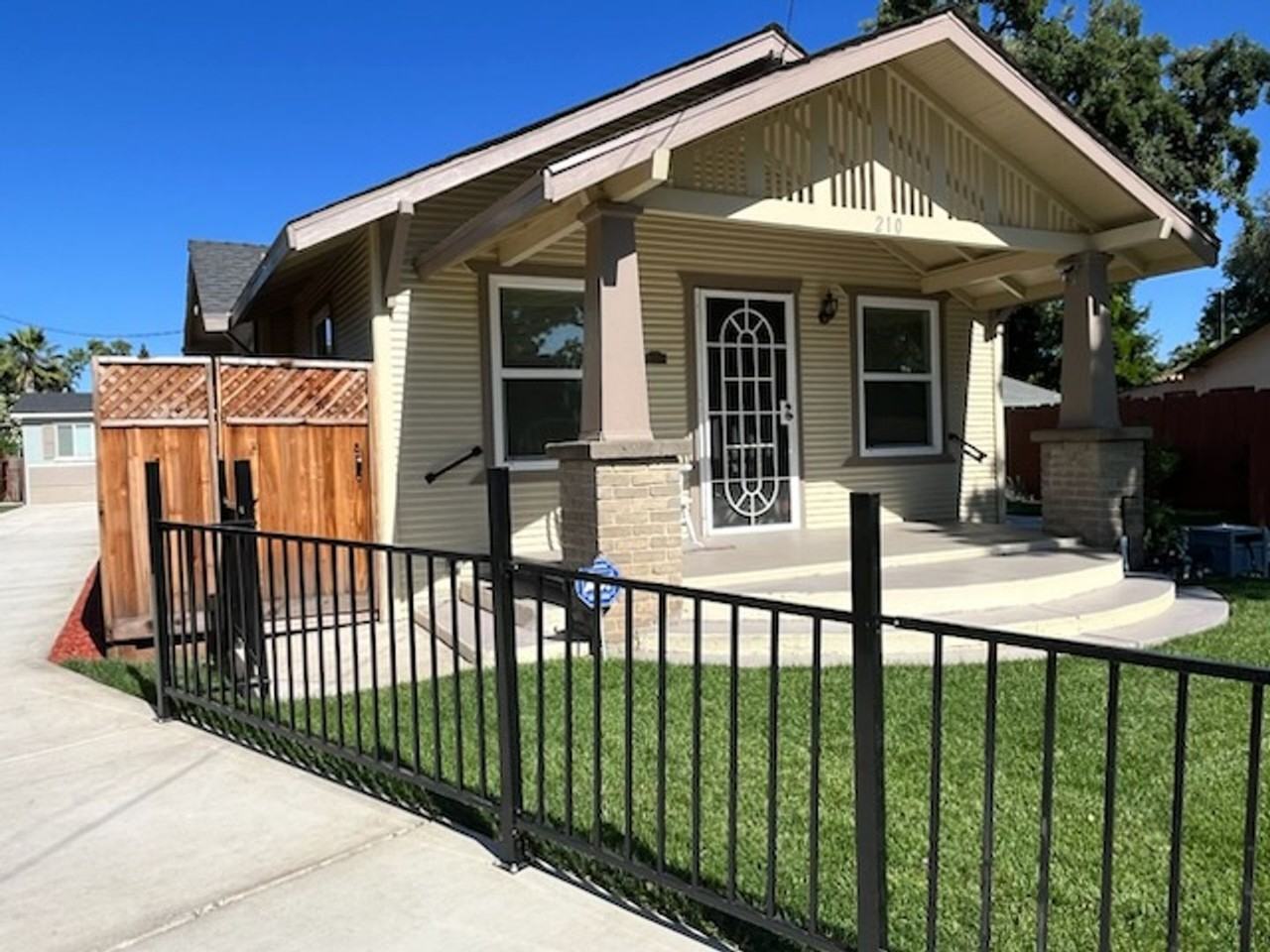 210 Las Flores Ave - Photo 2 of 23