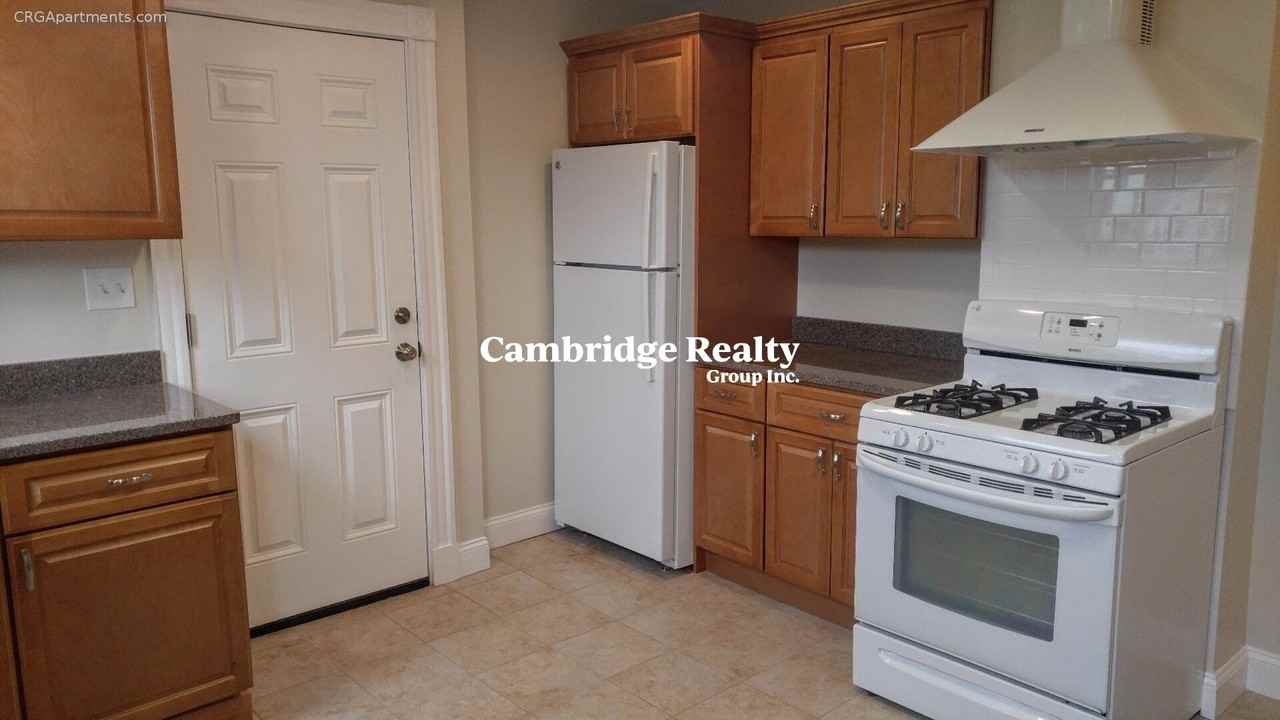 69 Newton St #2L - Photo 2 of 15