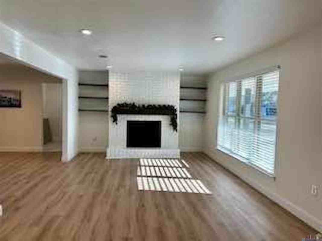 9477 Macedonia Ave - Photo 4 of 11