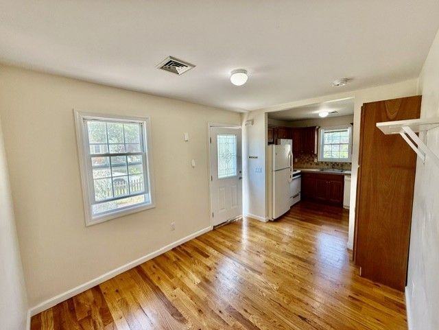 1005 6th St - Photo 2 of 14