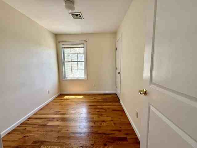 1005 6th St - Photo 5 of 14