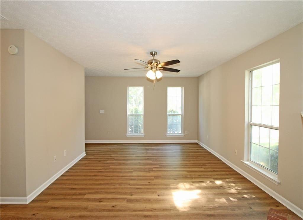 1334 Ambercrest Way - Photo 4 of 20