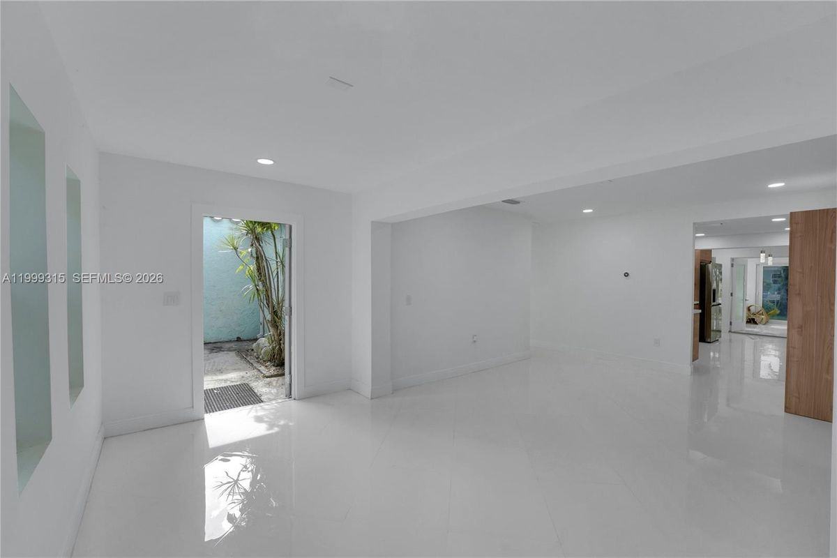 1137 Sw 8th Ave - Photo 2 of 13