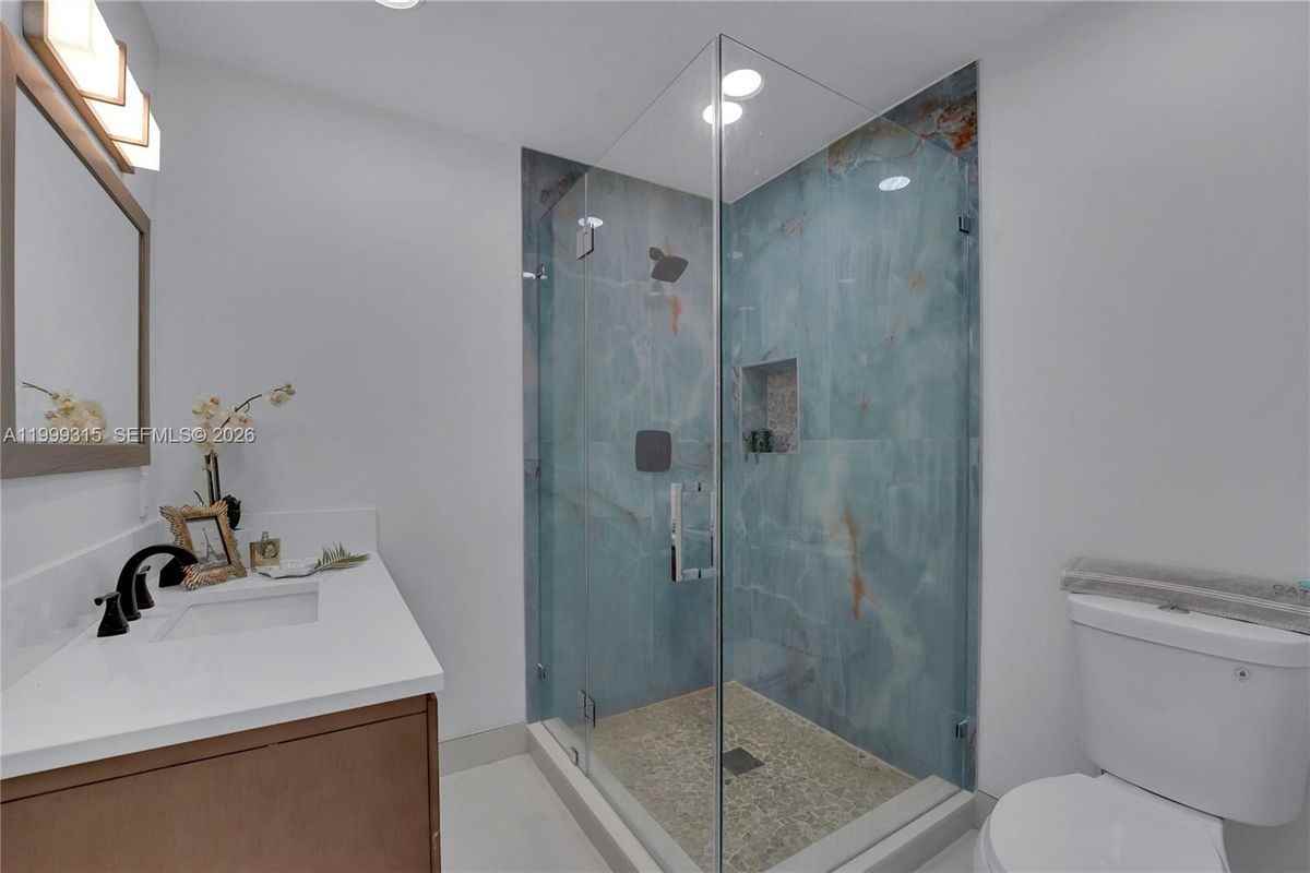 1137 Sw 8th Ave - Photo 7 of 13