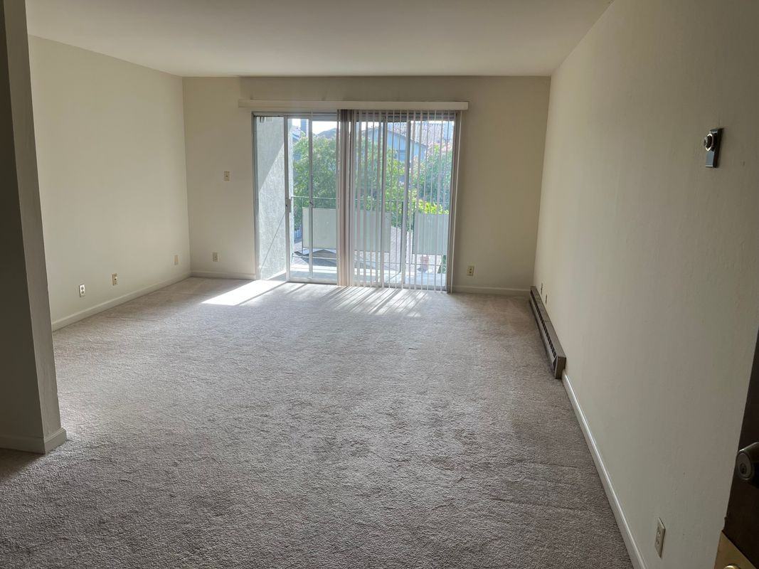 33 Atlas Ave - Photo 3 of 9