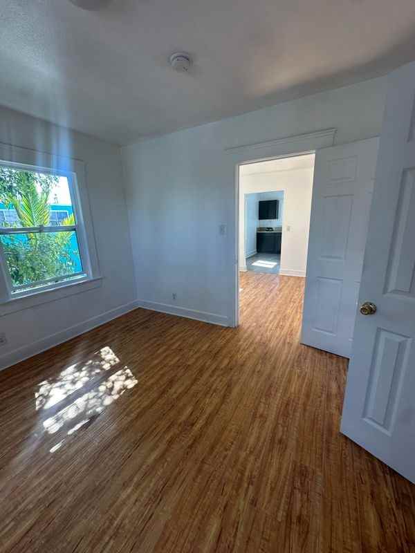 1714 W 35th St - Photo 2 of 7