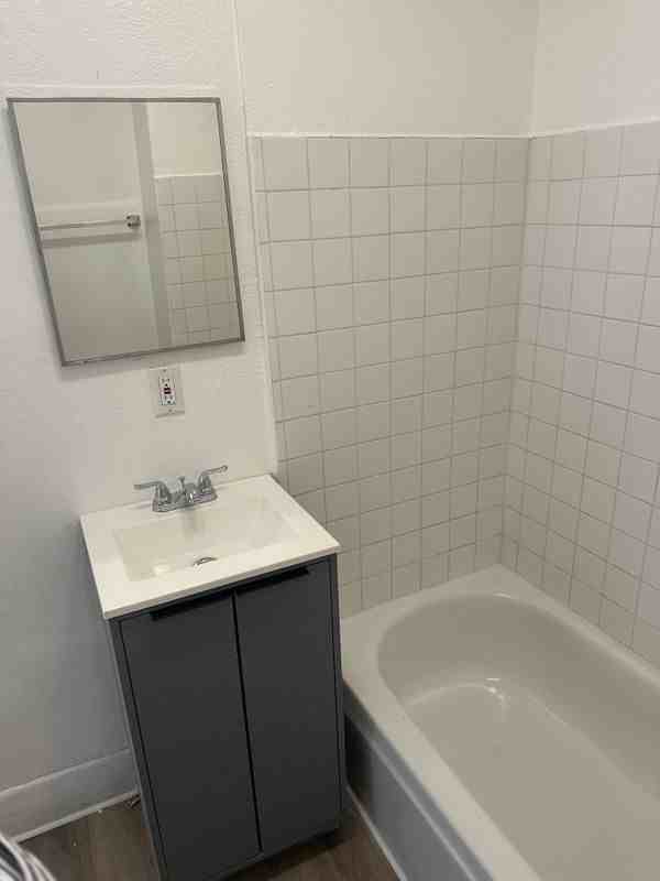 1714 W 35th St - Photo 3 of 7