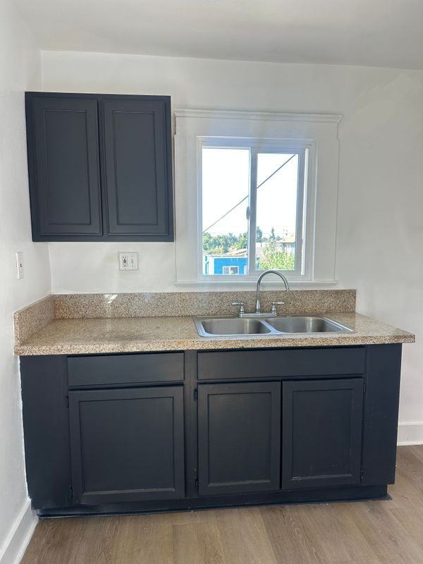 1714 W 35th St - Photo 4 of 7
