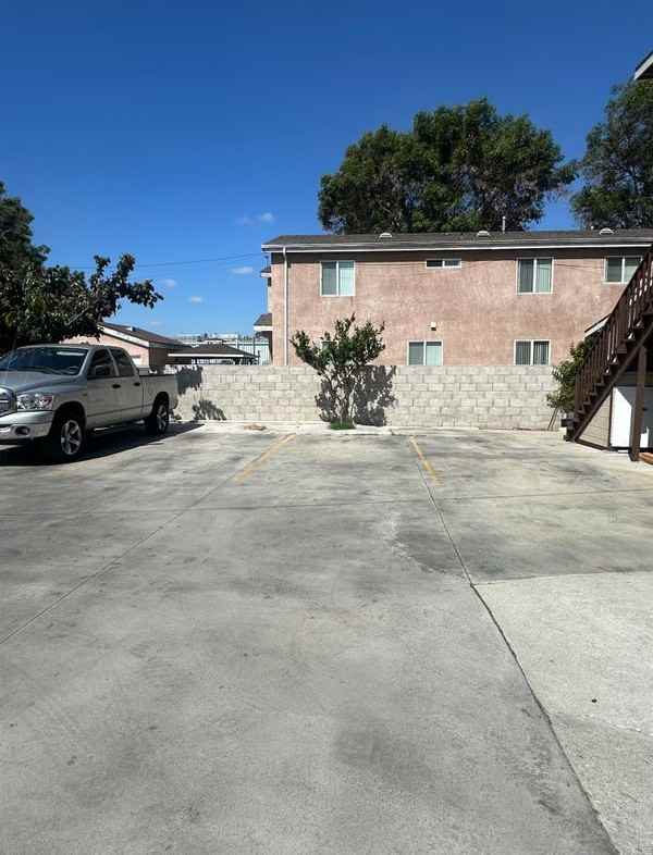 1714 W 35th St - Photo 6 of 7
