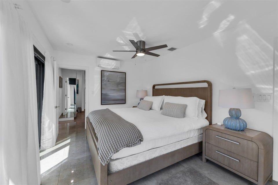 1436 Se 13th St - Photo 4 of 29