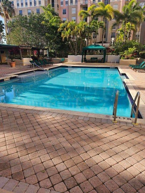 520 Se 5th Ave ##3704