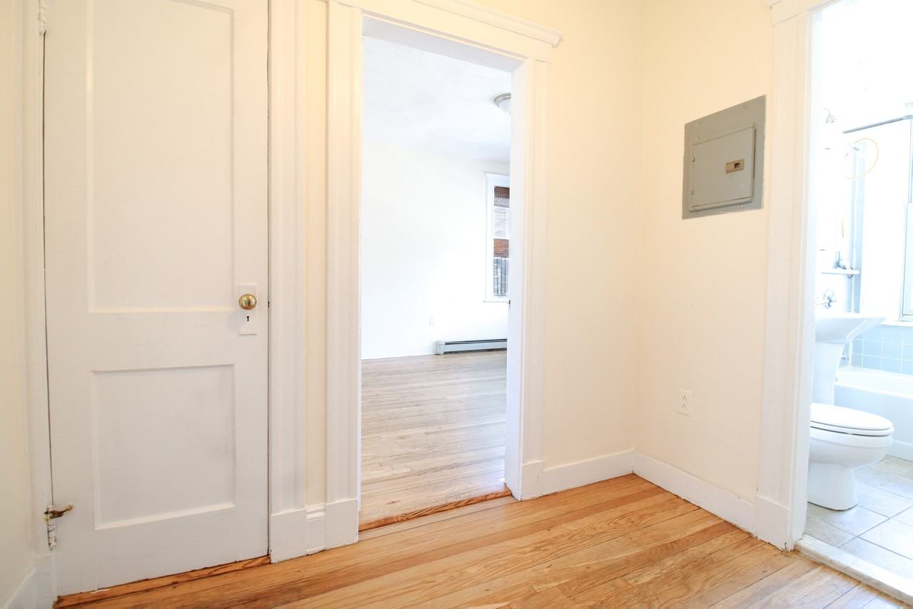 12 Ransom Rd #6 - Photo 3 of 8