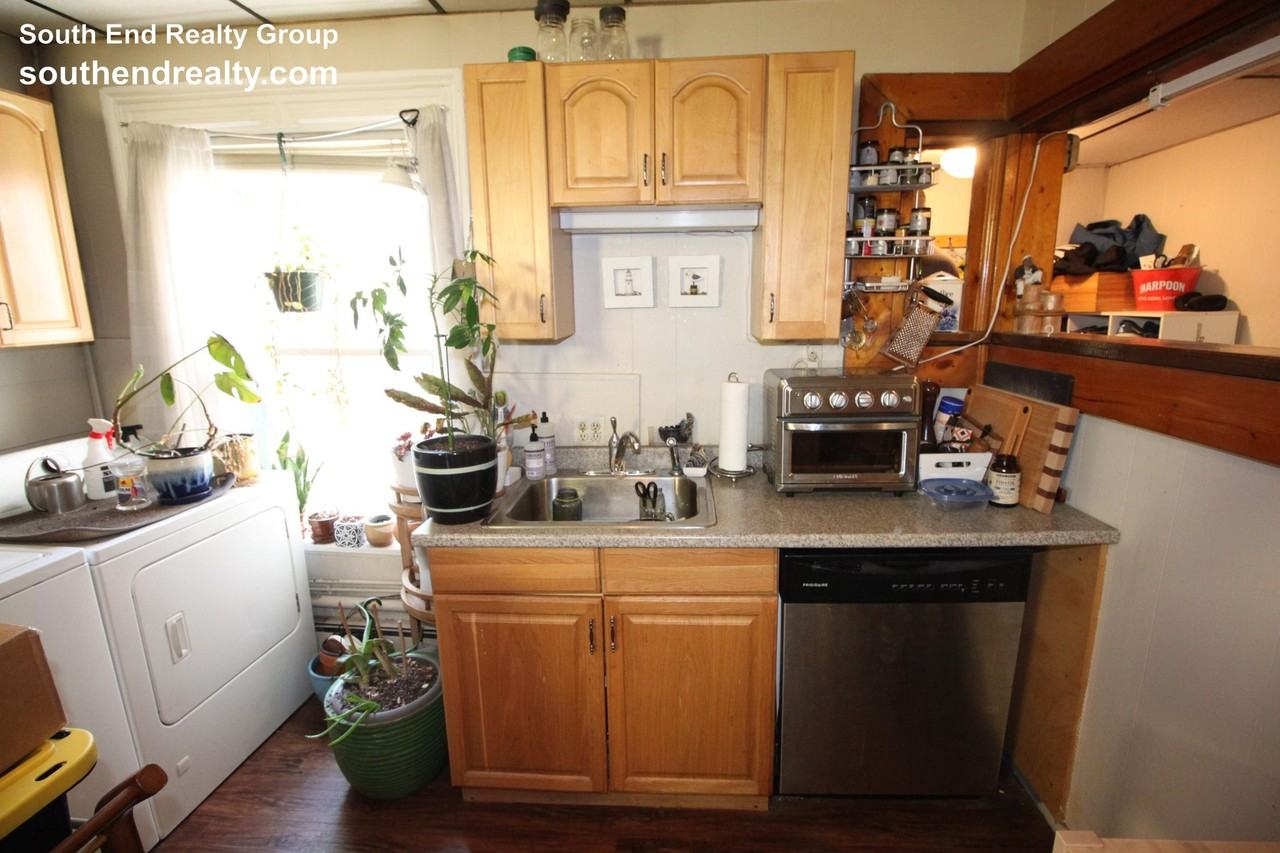 23 Gates St #B - Photo 3 of 11