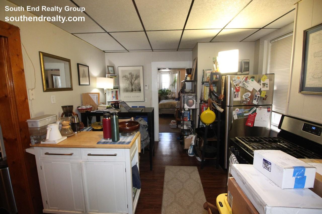 23 Gates St #B - Photo 4 of 11