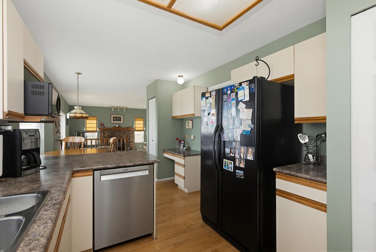 2165 Tower Court - Photo 4 of 24