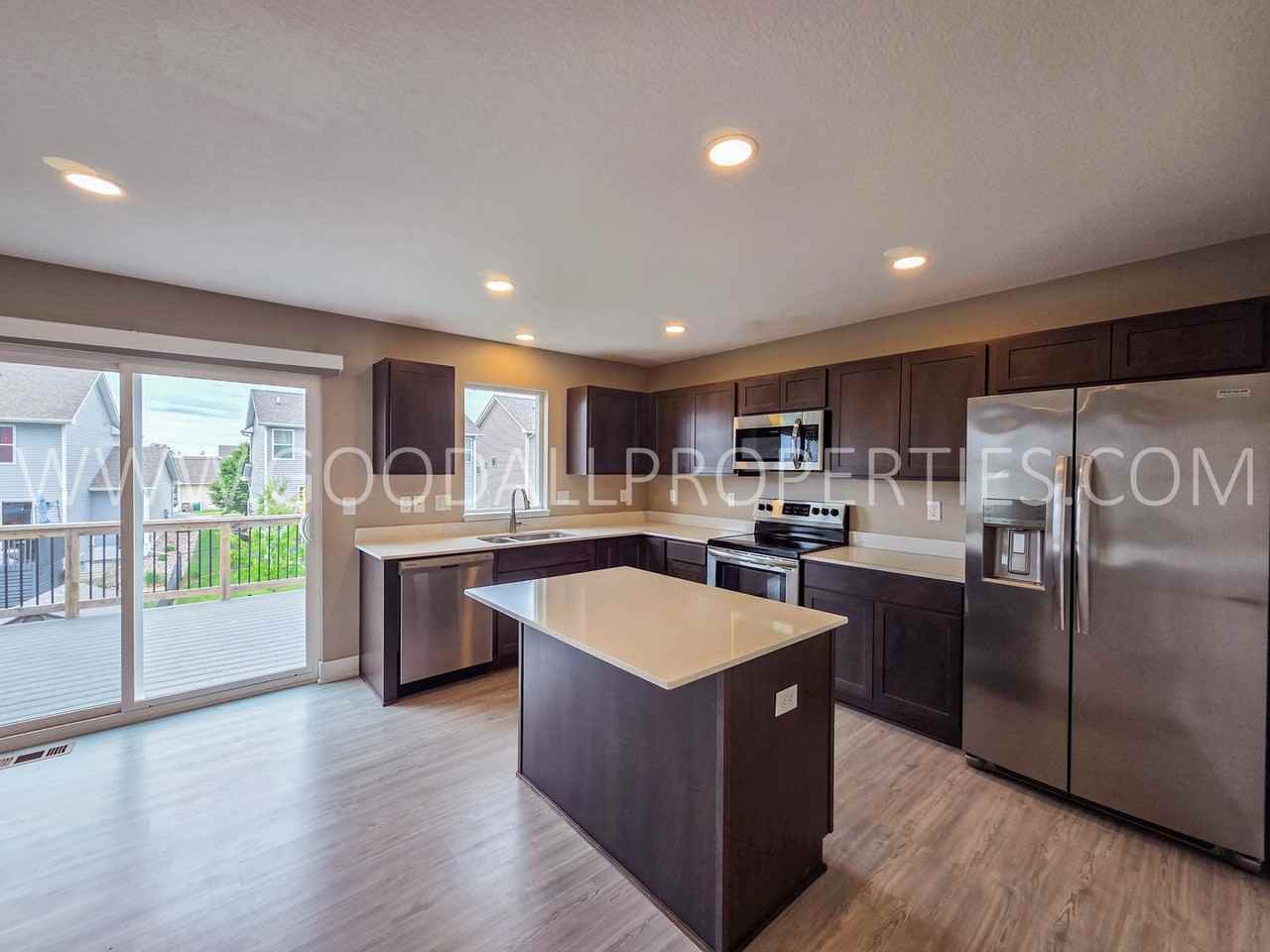 216 Maple Ave - Photo 2 of 22