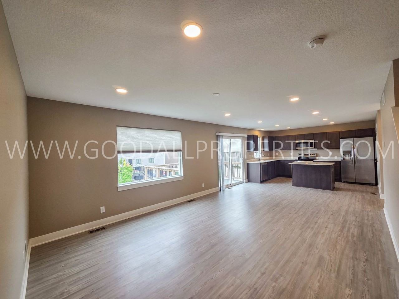 216 Maple Ave - Photo 4 of 22