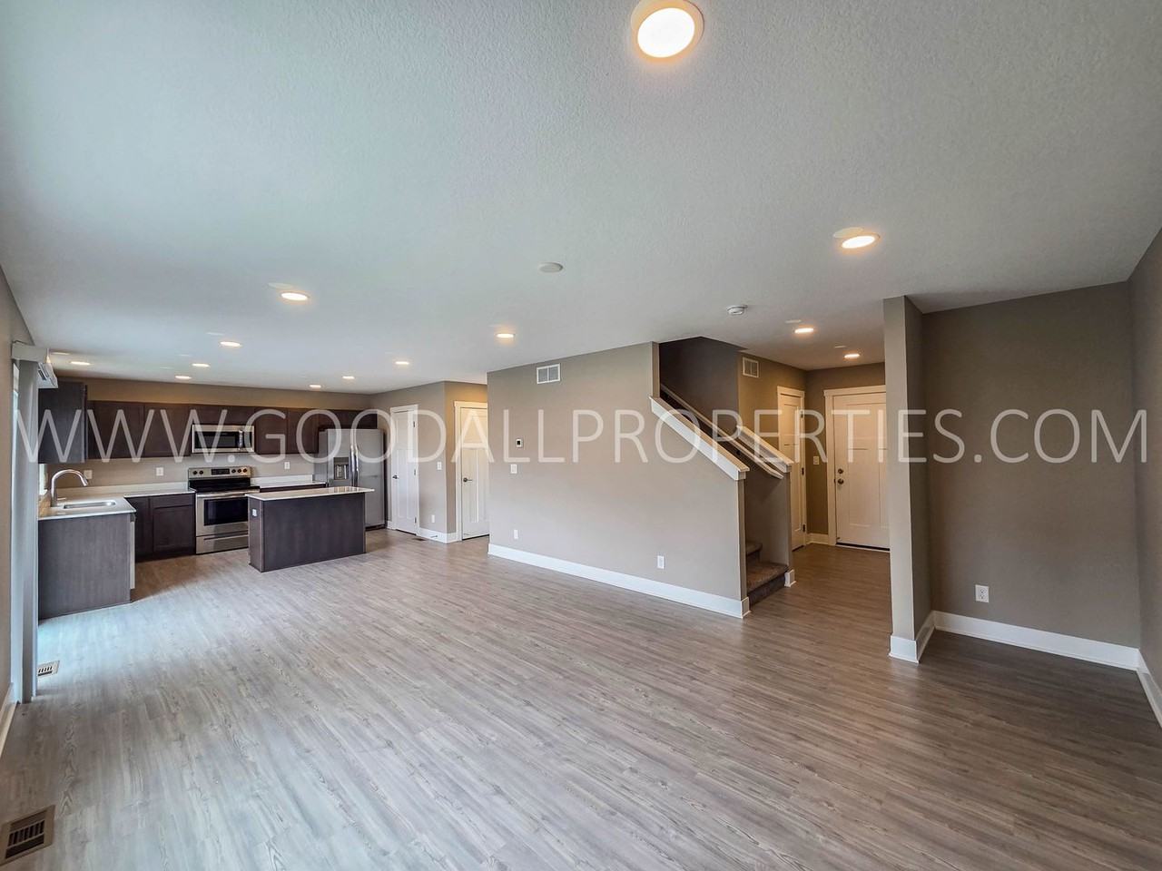 216 Maple Ave - Photo 5 of 22
