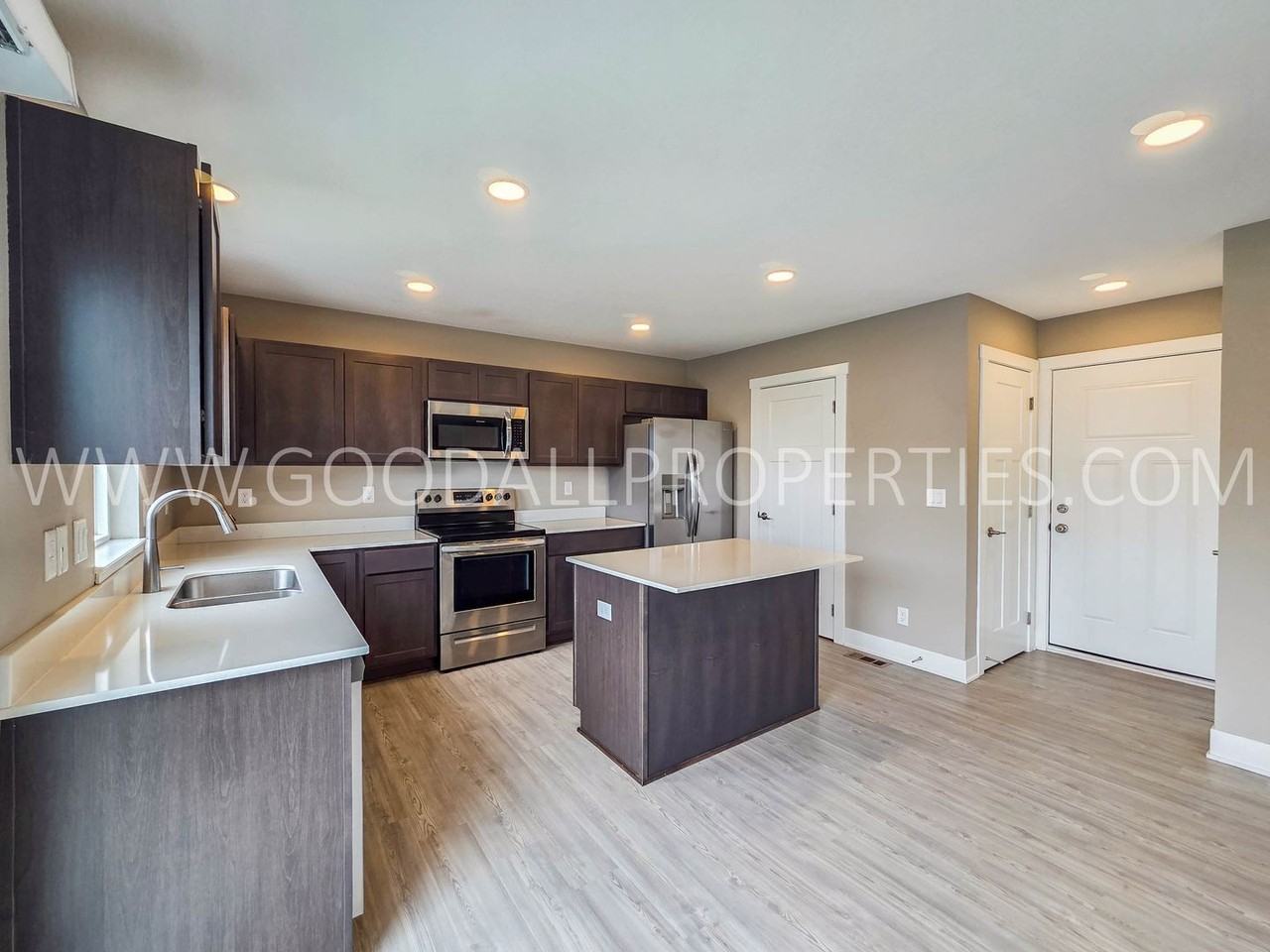 216 Maple Ave - Photo 6 of 22