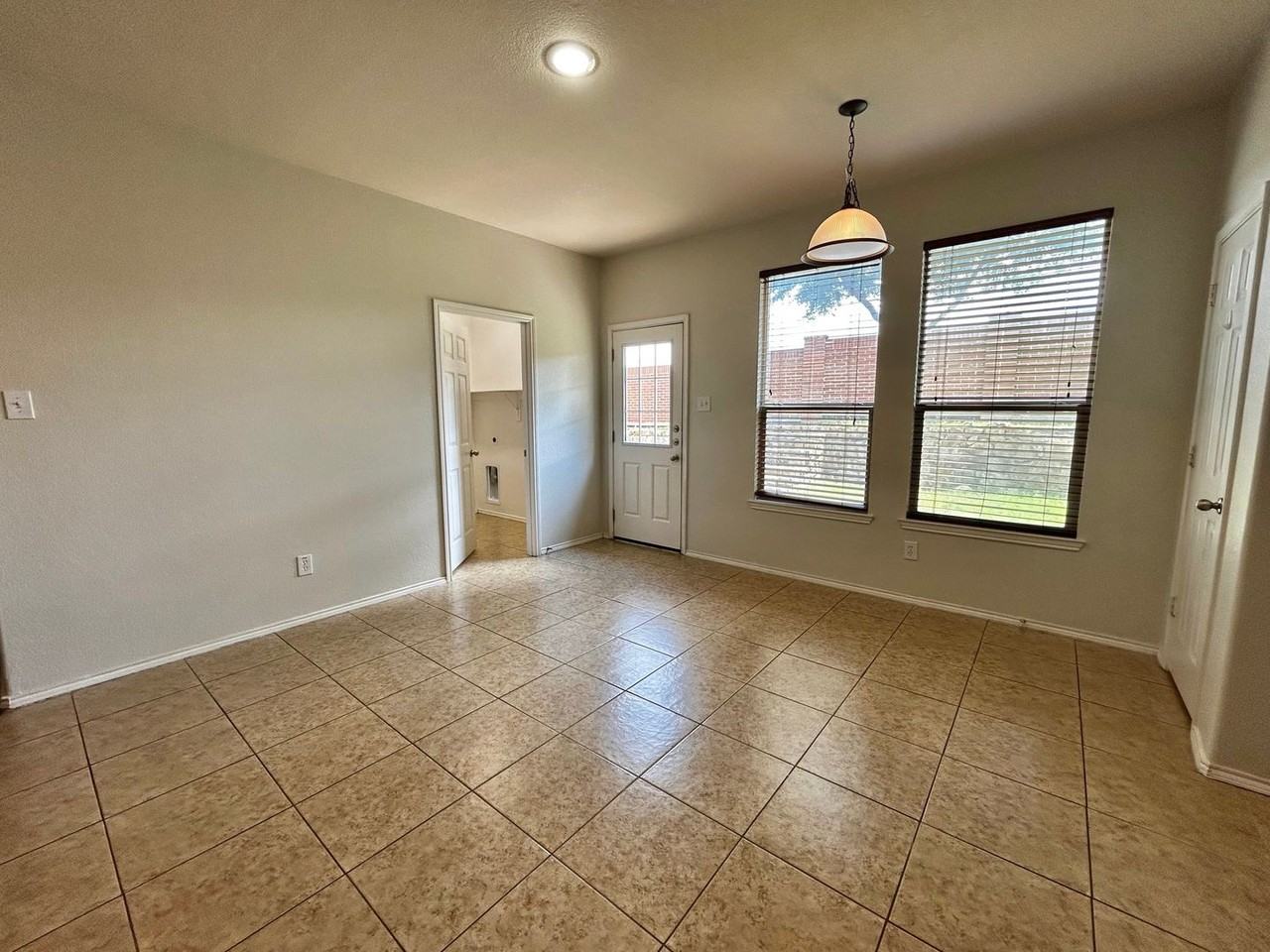5837 Fantail Dr - Photo 7 of 19