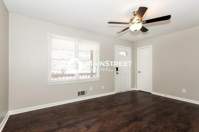 4022 S Shelby Ln - Photo 2 of 16