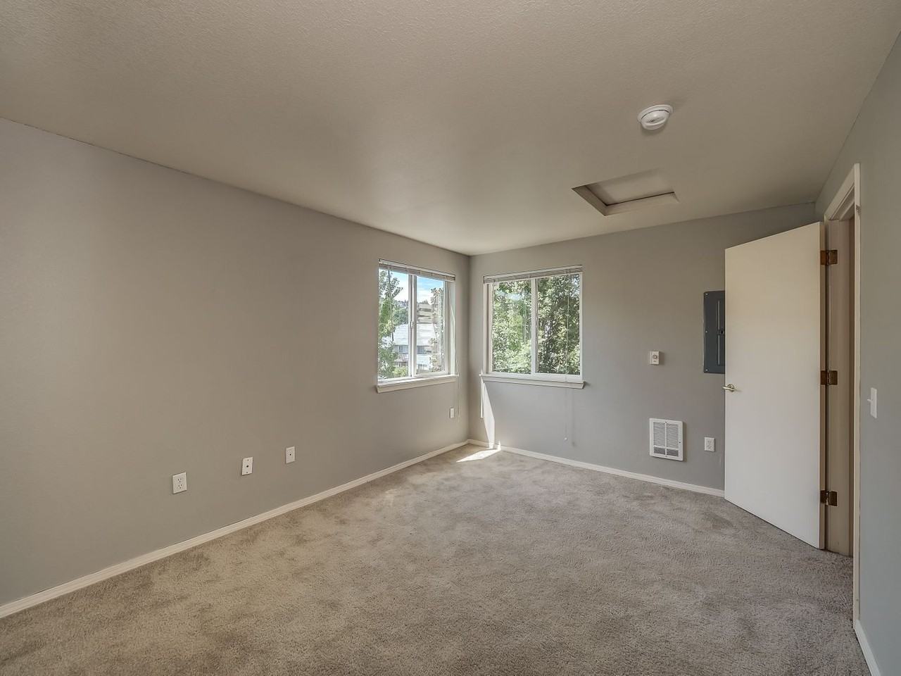 16916 Se Powell Blvd #6 - Photo 7 of 14