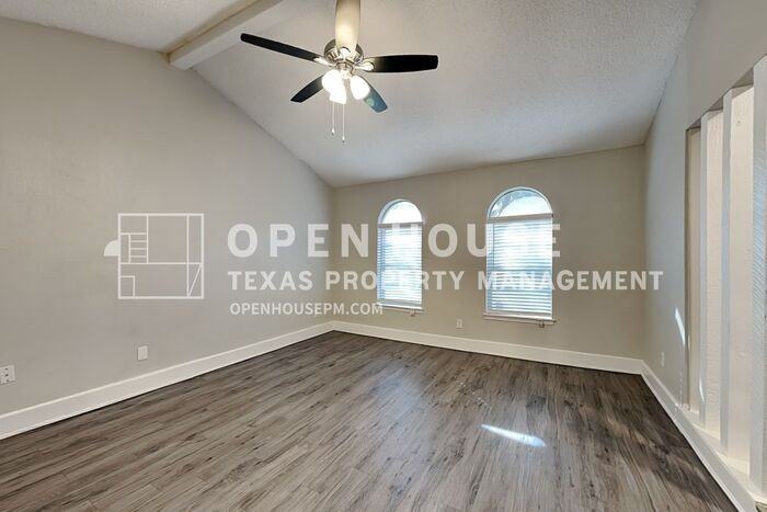 4819 Butterfield Rd - Photo 3 of 19