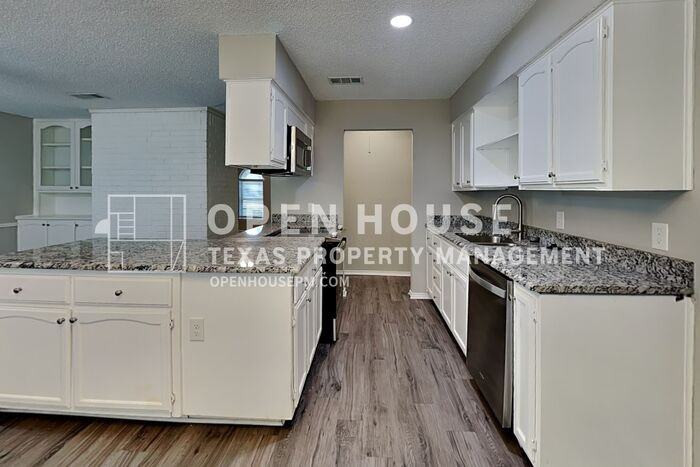 4819 Butterfield Rd - Photo 5 of 19
