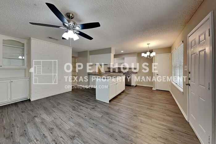 4819 Butterfield Rd - Photo 7 of 19