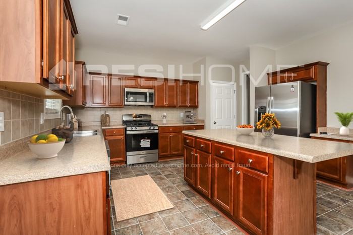 25 Charleston Ln - Photo 3 of 19