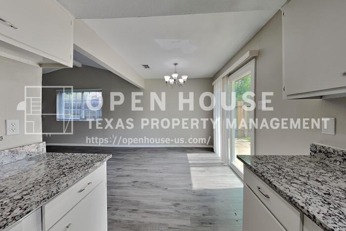 2031 Wigmaker Dr - Photo 6 of 19