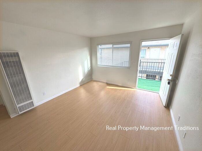 2541 Diamond St #3 - Photo 6 of 15