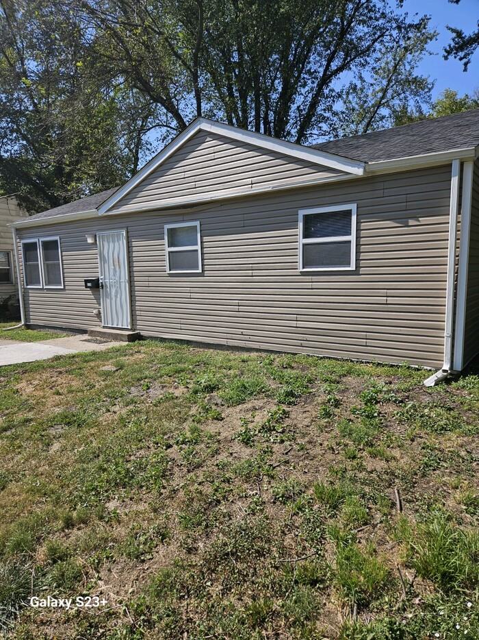 1118 Benton St - Photo 4 of 15