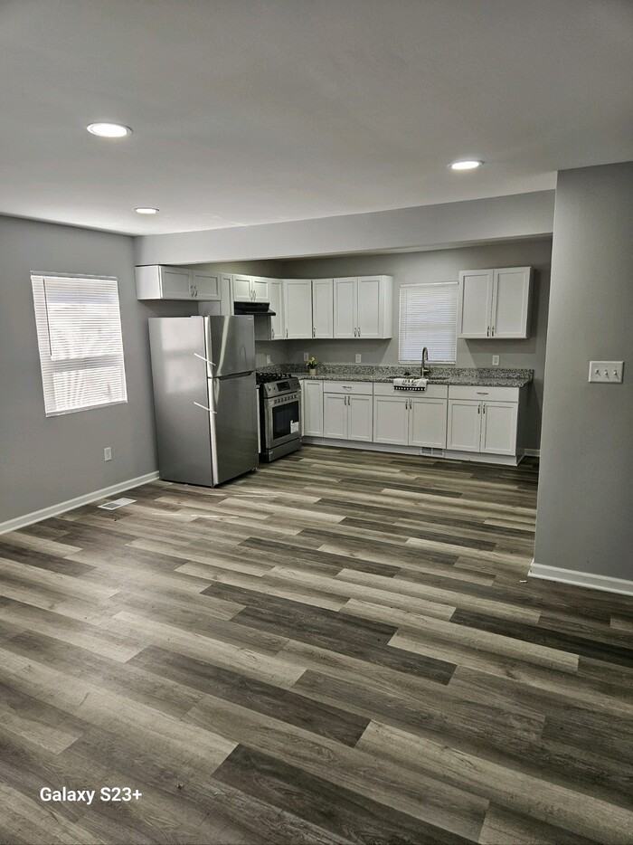 1118 Benton St - Photo 6 of 15