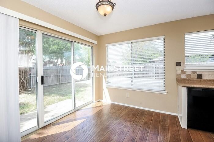 3124 Stonewall Ln - Photo 5 of 17
