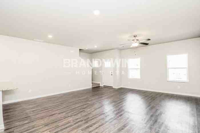 303 Bascomb Cres - Photo 6 of 29