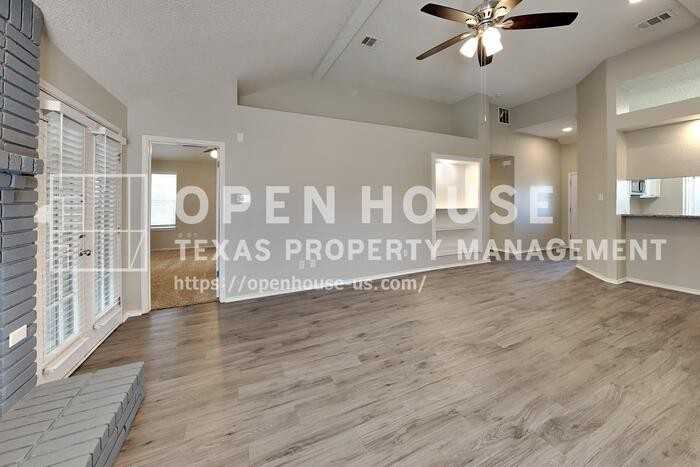 4207 Red Spruce Ln - Photo 3 of 19