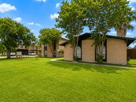 featured image of 1612 Sam Houston Dr #BB
