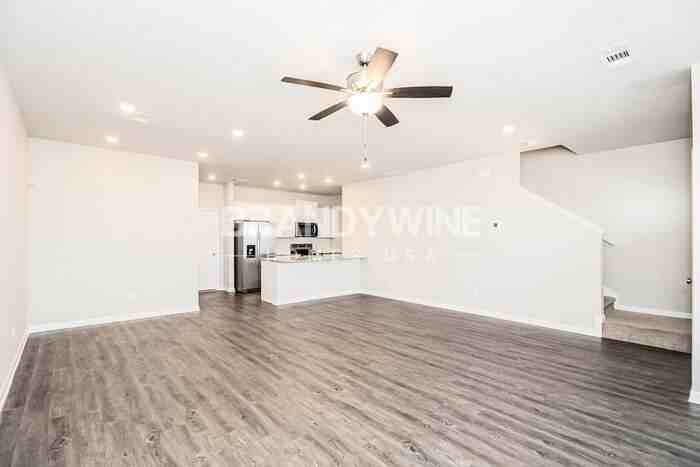 345 Bascomb Cres - Photo 5 of 31