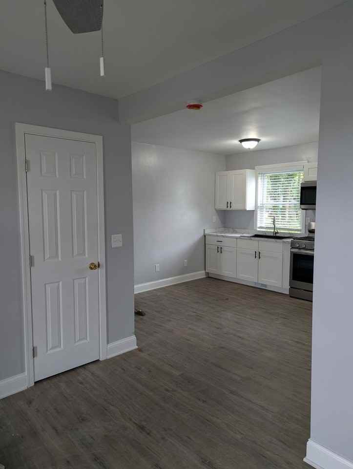 104 S Parke St - Photo 2 of 15