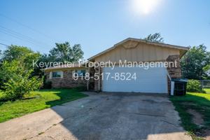 featured image of 4822 S Spruce Dr