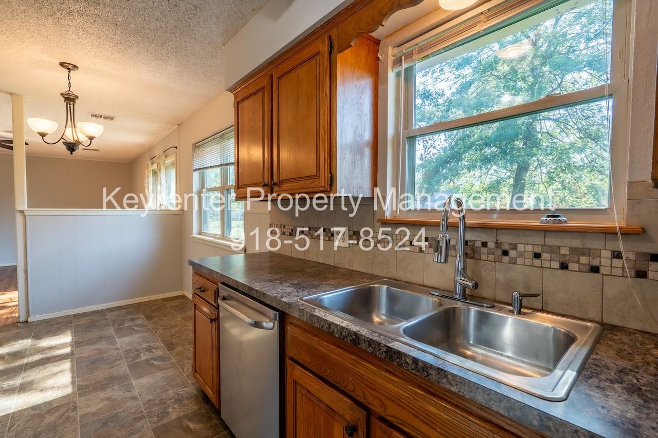 4822 S Spruce Dr - Photo 7 of 11