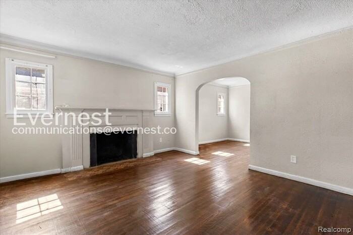5747 Lakepointe St - Photo 2 of 16