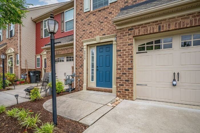 8954 Ringview Dr - Photo 3 of 33