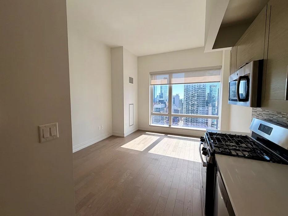 551 10th Ave #39M - Photo 2 of 18
