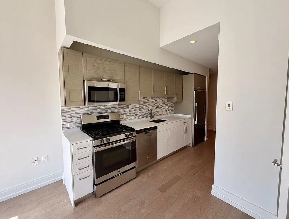 551 10th Ave #39M - Photo 4 of 18