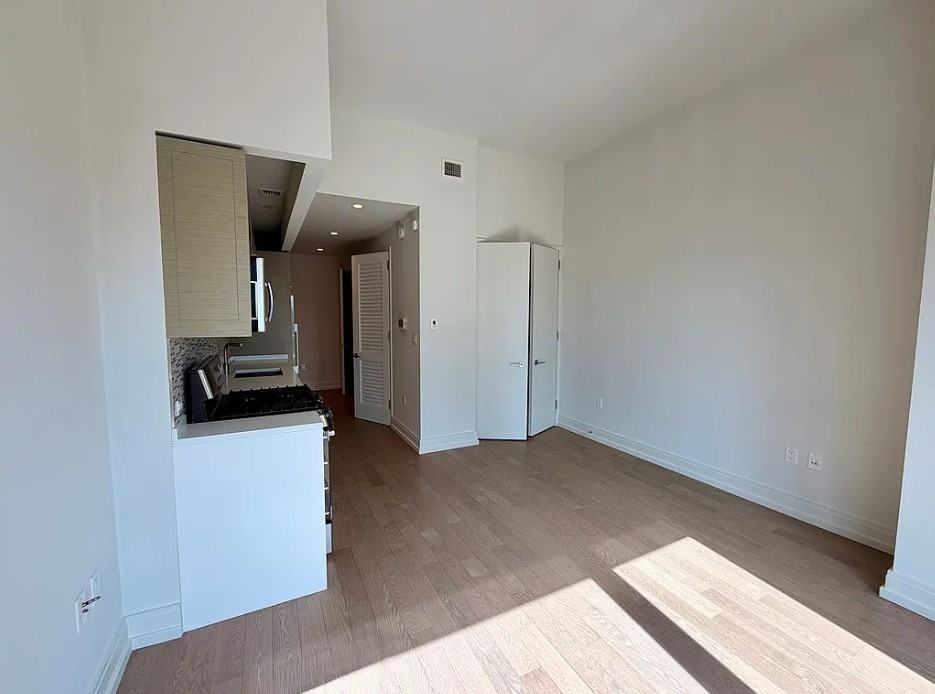 551 10th Ave #39M - Photo 5 of 18