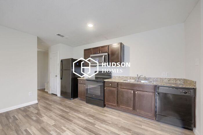 5910 Wilkes Dr - Photo 4 of 13