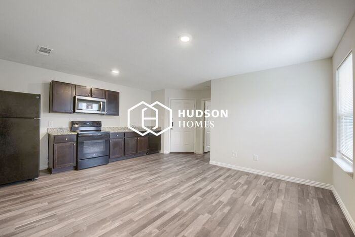 5910 Wilkes Dr - Photo 5 of 13